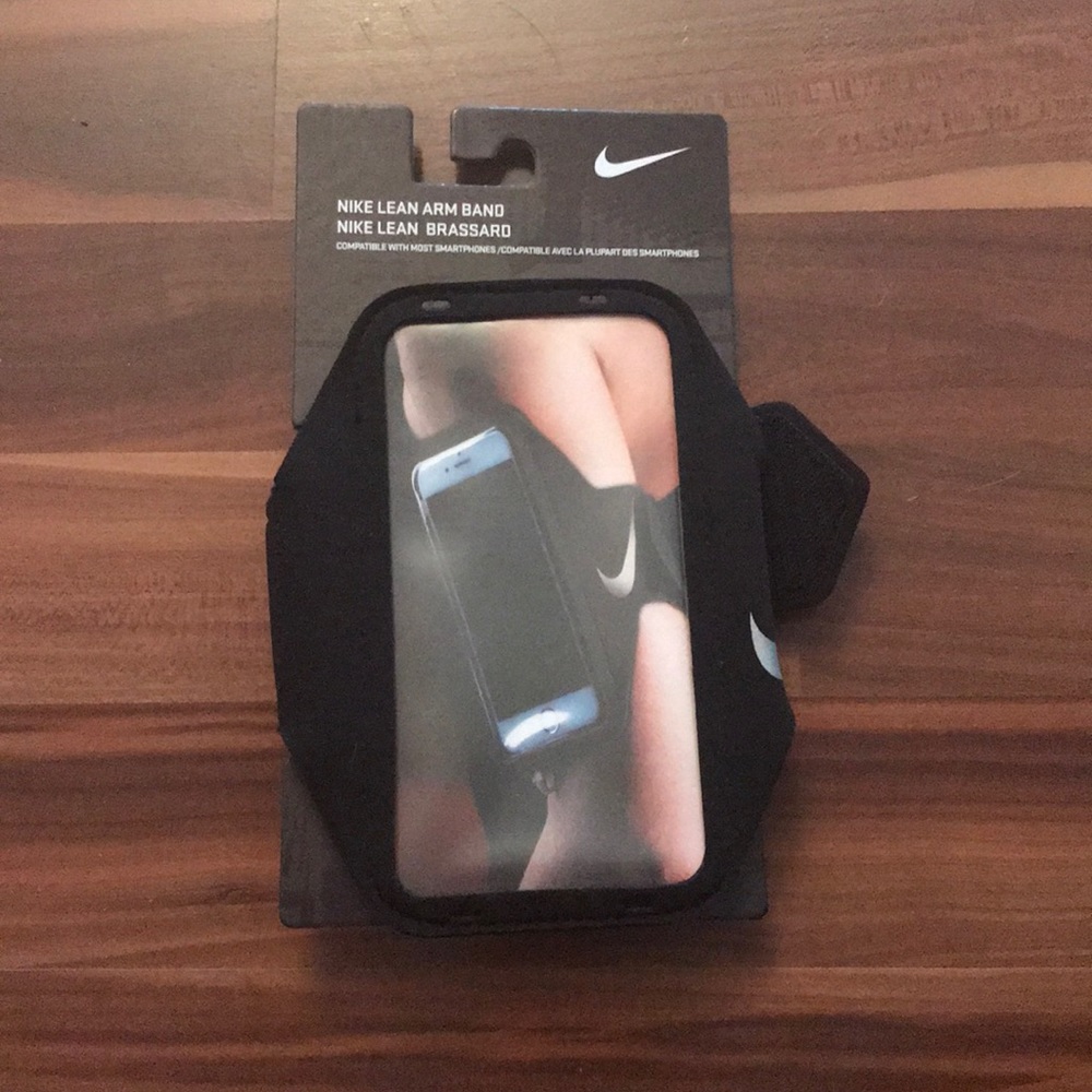 NWT Nike Arm Band